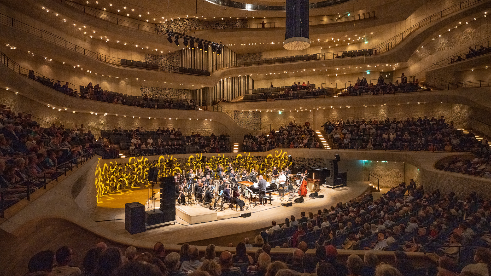 DNBE med Mathias Eick og Erlend Skomvoll i ElbFilharmonien